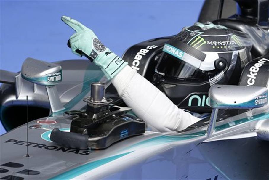 Esulta Nico Rosberg, primo al Gran Premio d’Austria il 22 giugno, e le Mercedes dominano con il secondo posto di Hamilton ( terzo il finlandese Bottas) (Ap)